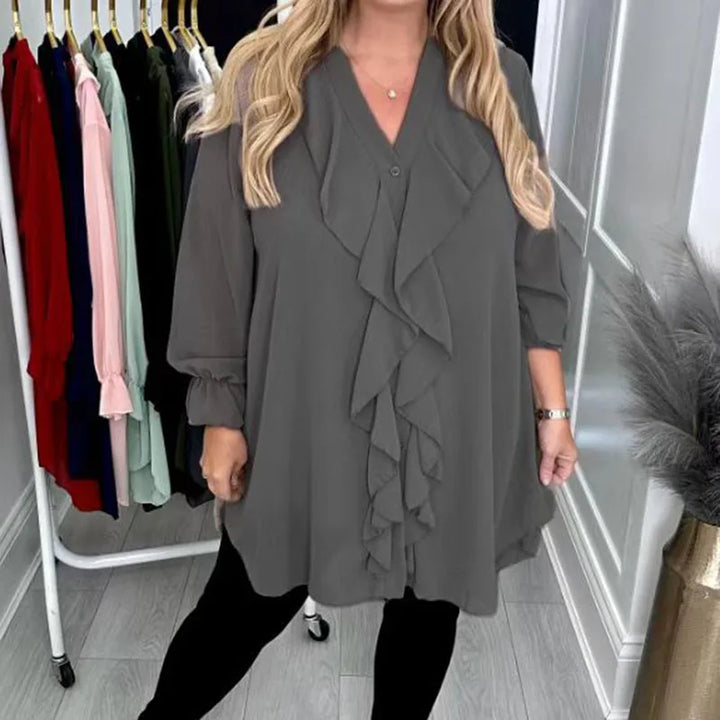 Modische Damenbluse mit Rüschen und dezenten Pailletten