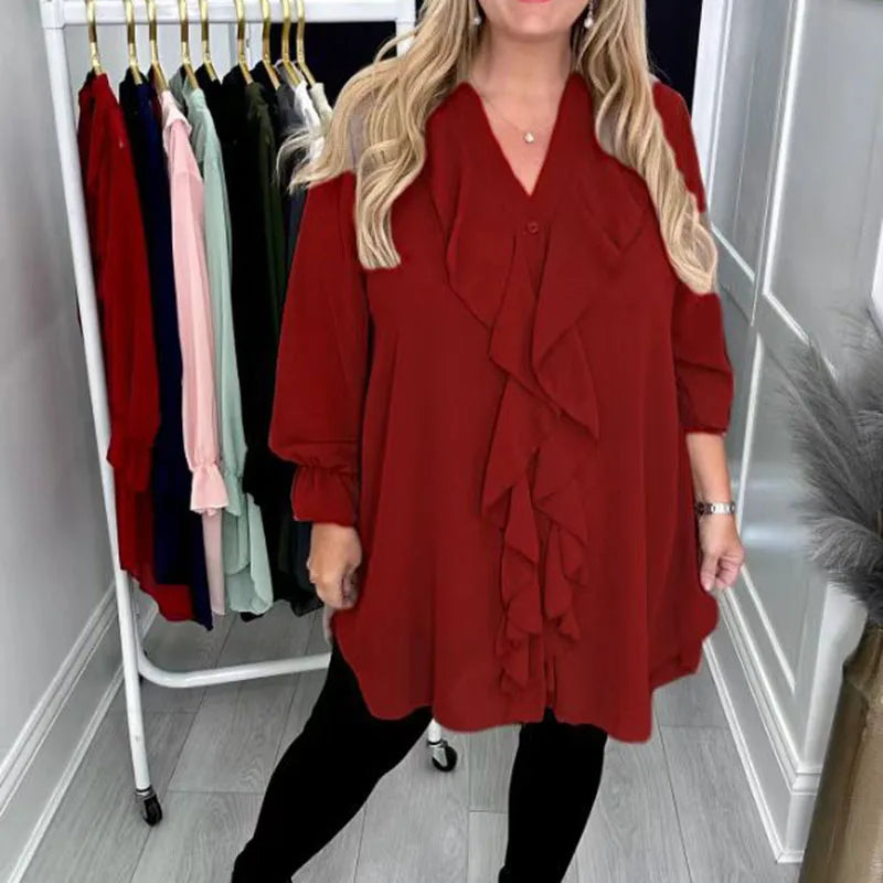 Modische Damenbluse mit Rüschen und dezenten Pailletten